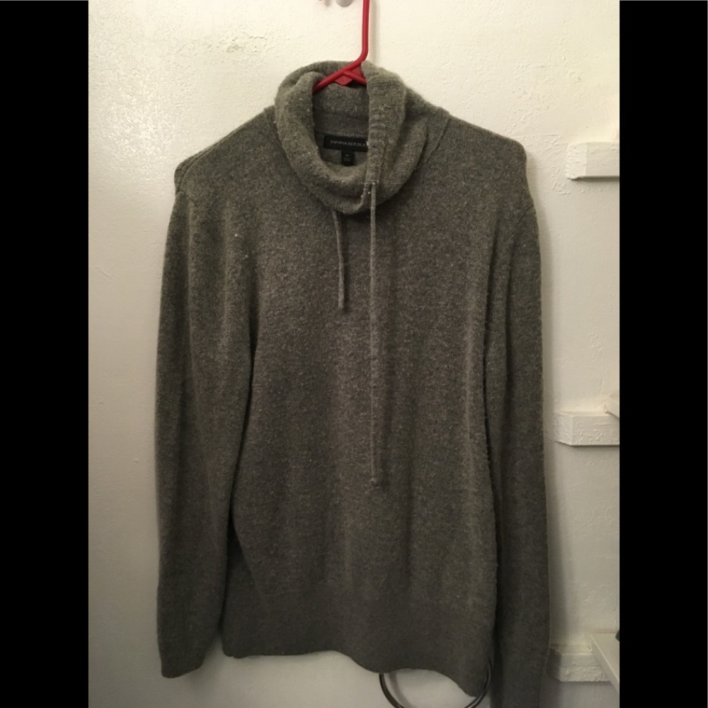 Banana Republic men’s sweater size MEDIUM